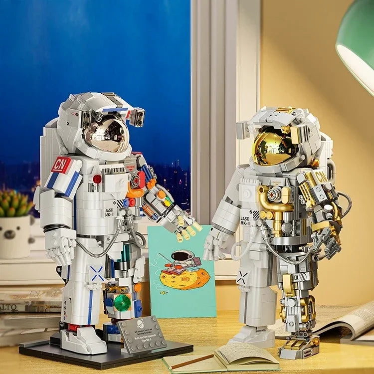 Teens Astronaut Building Blocks - 900+ pieces!